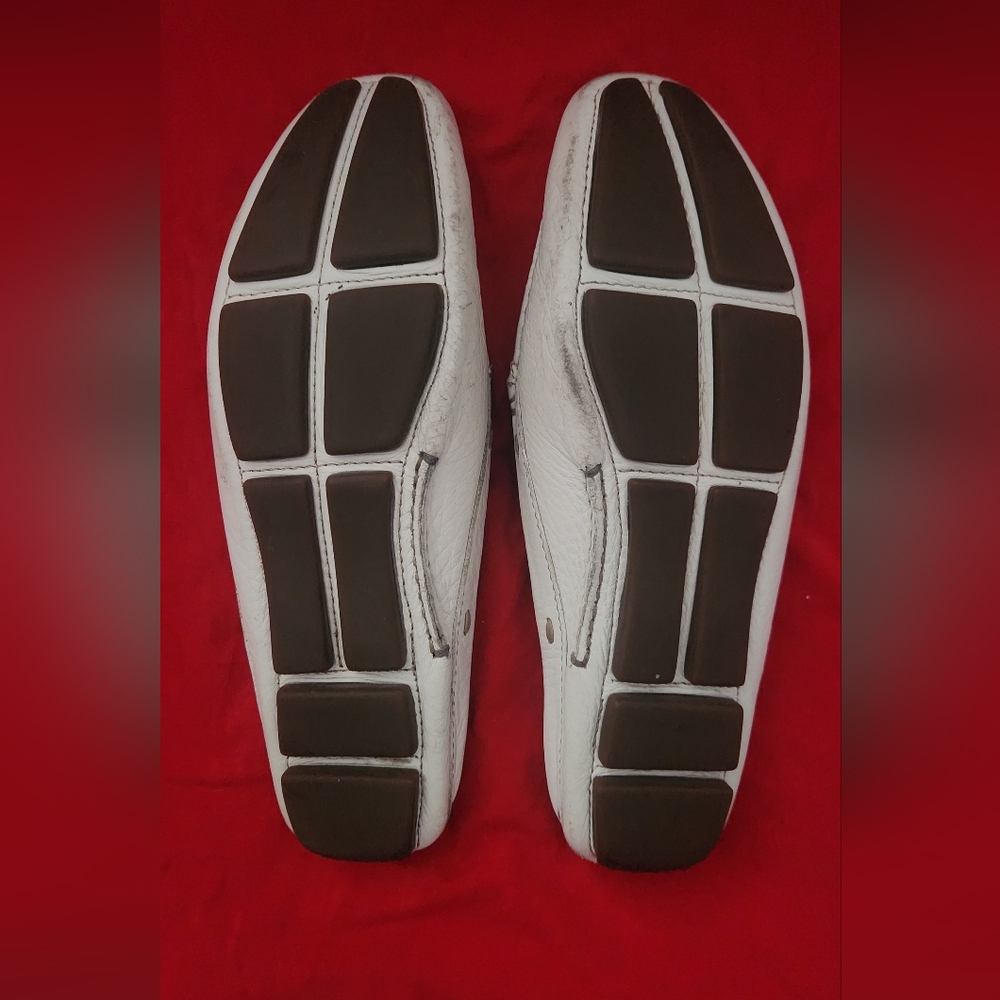Prada White Leather Flats with Minimalist Design - Picture 2 of 10